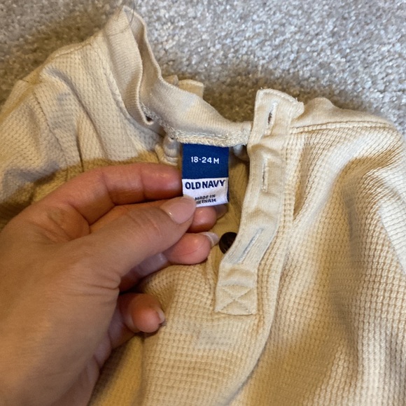 Old navy baby romper 18-24 months - Picture 3 of 3